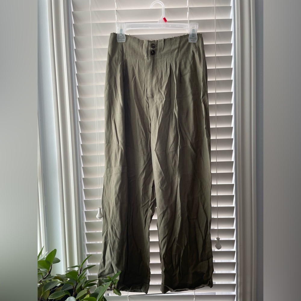 Sans Souci Green Pleat Wide Raw Edge Pant